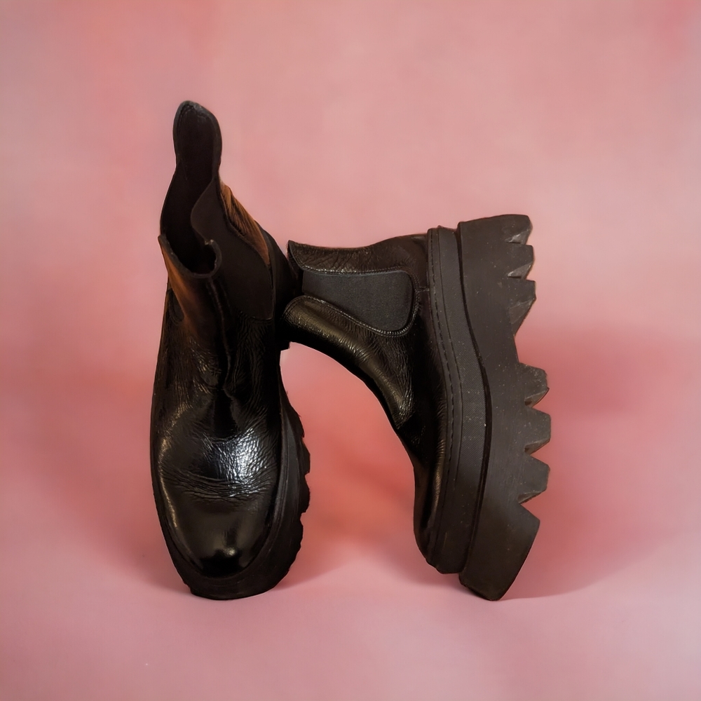 L'intervalle black ankle plateform Chelsea boots size 11